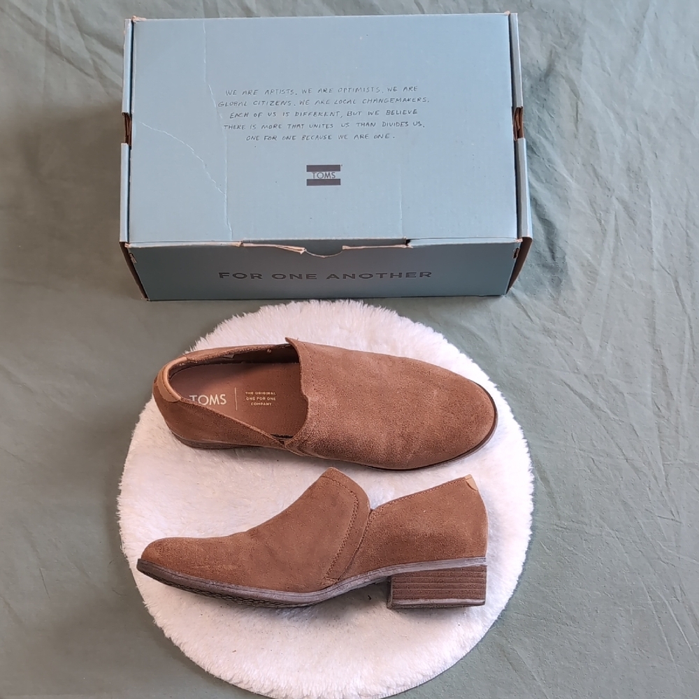 NIB TOMS Women's Tan Suede Shoes